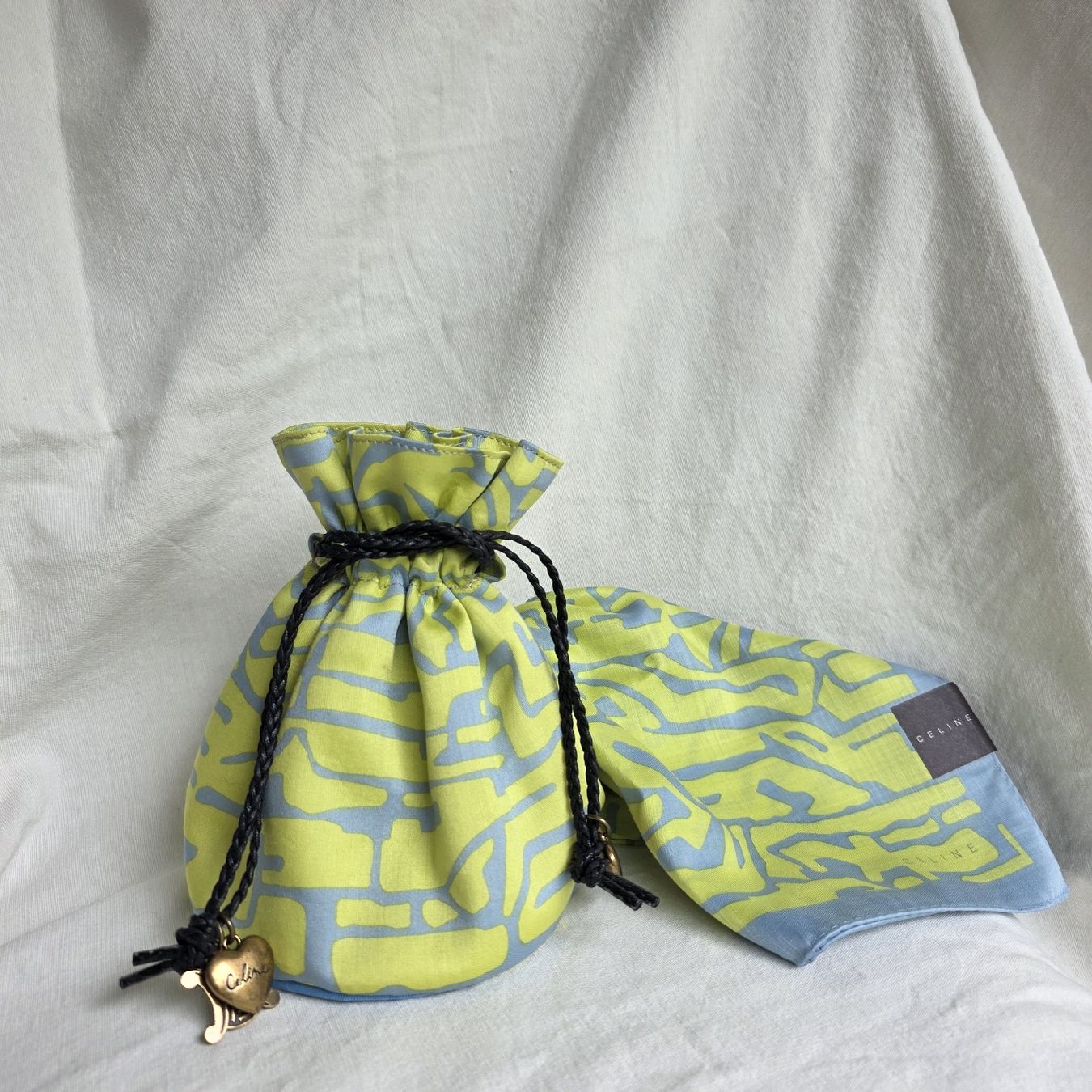 Celine Foulard & Sciarpe: Céline Tuch, Kosmetiktasche/Handtasche – Nuovo e nell'imballaggio originale da Zürich venduto da LIMAR 1