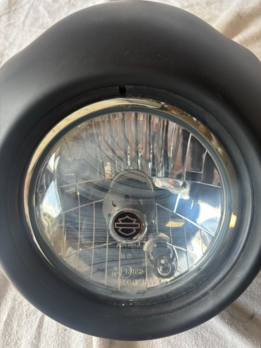 Harley-Davidson Toutes les pièces détachées moto: Harley Davidson Scheinwerfer  Maske – D'occasion à Schötz par Harley35 1