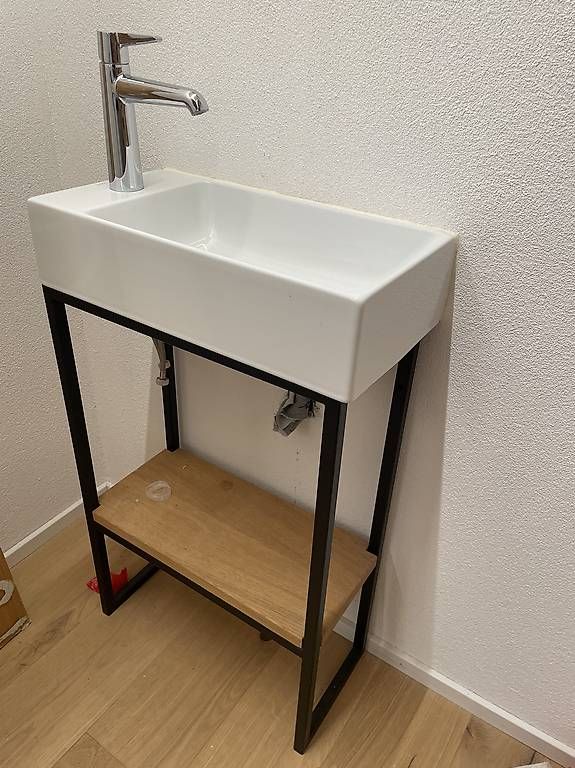 Lavabi & lavandini: Lavabo mit Gestell – Usato da Wangen SZ venduto da giger05 1
