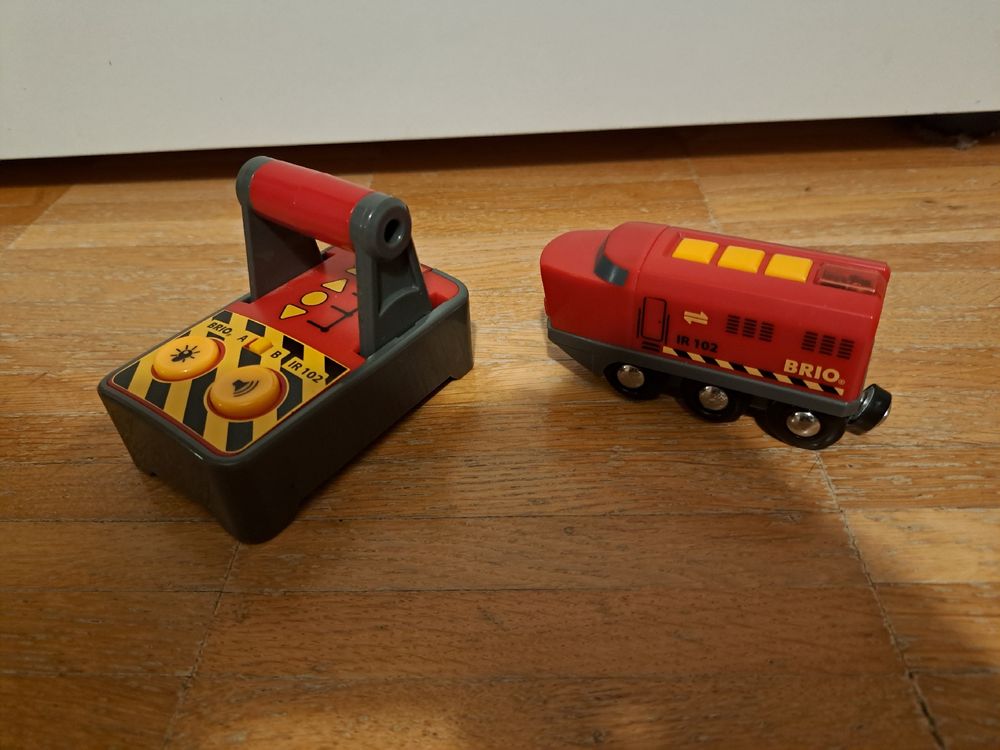 Ulikey Elektrisches Zugset für Kinder, Elektrisches Zugspielzeug mit Geräuschen und Licht
