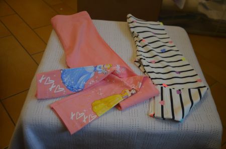 TAILLE  122 - 128 - 2 PAAR NEU