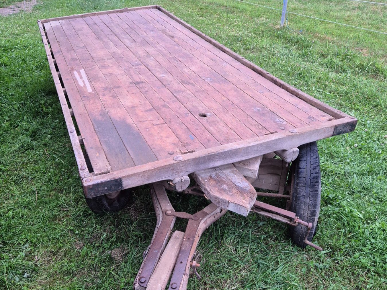 Rimorchi: Antiker 4-Rad Holzwagen – Usato da Niederrohrdorf venduto da amplifier
