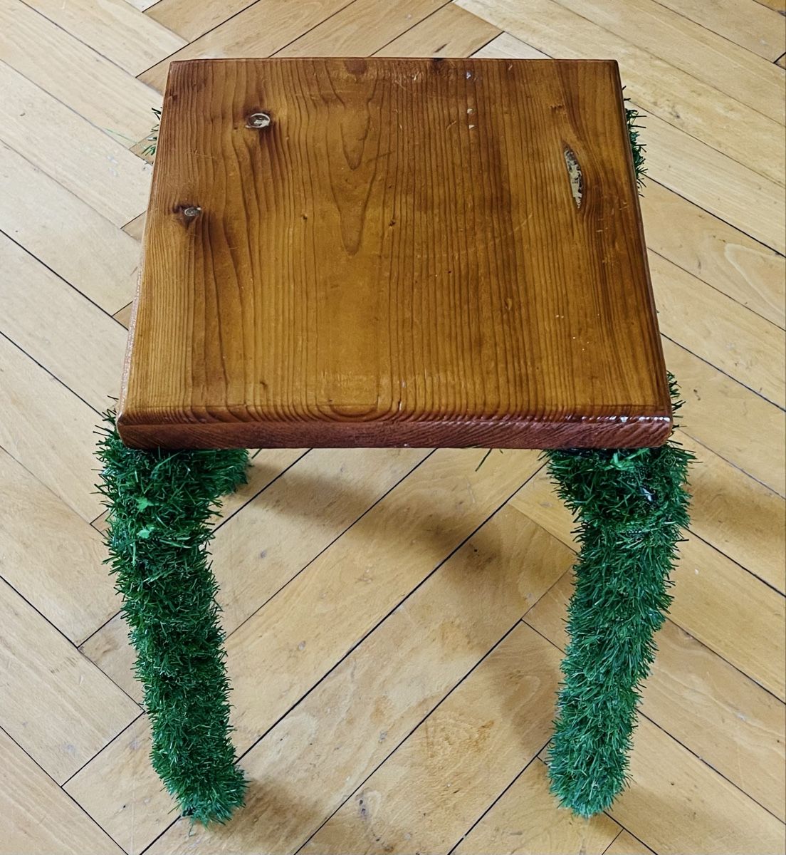 Sgabelli: Hocker mit Grasbeinen - Wirziger Stuhl – Usato da Biel/Bienne venduto da SirRolf 4