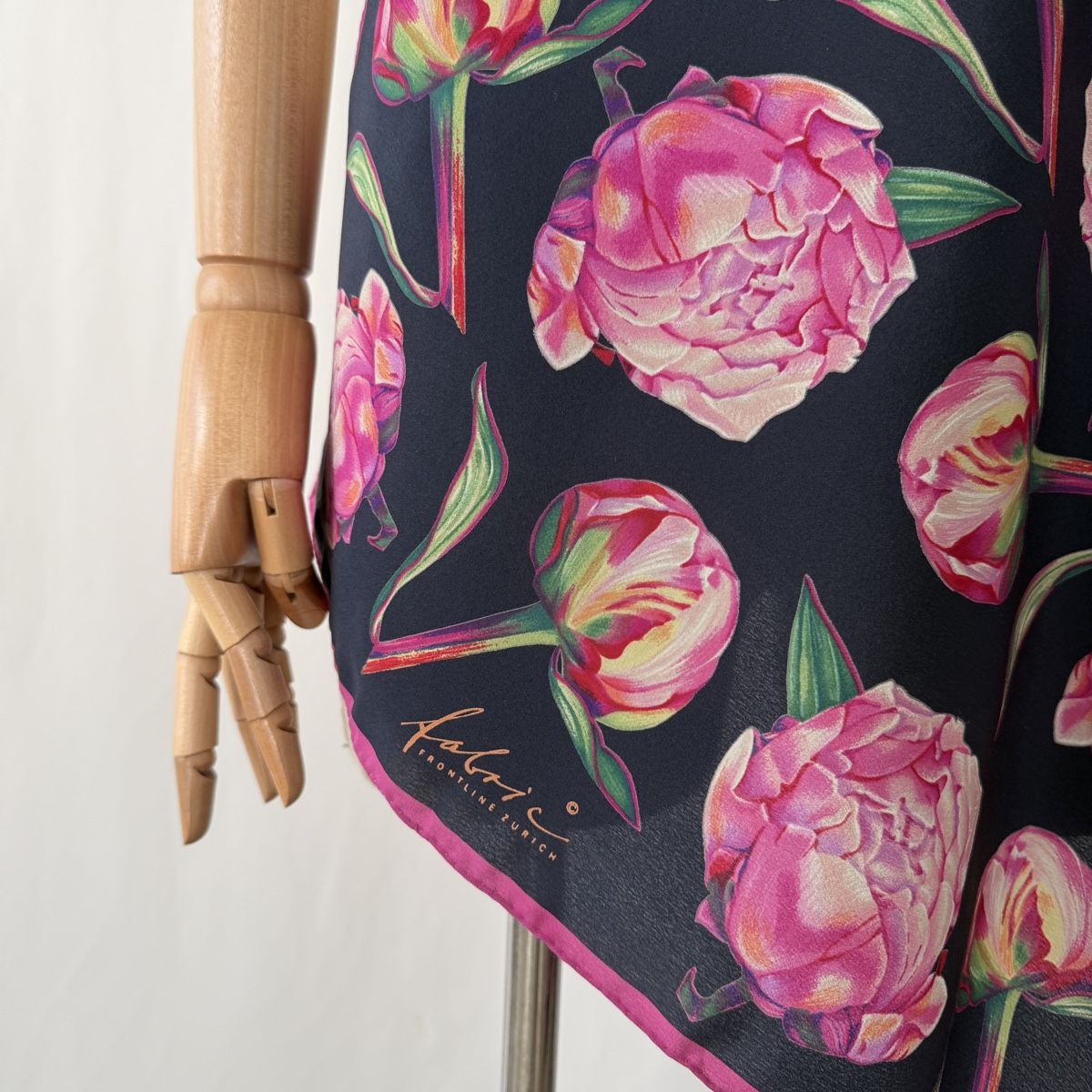 Fabric Frontline Foulard & Sciarpe: FABRIC FRONTLINE Chiffon Silk – Nuovo (secondo la descrizione) da Freienbach venduto da Avviivva_Shop 3