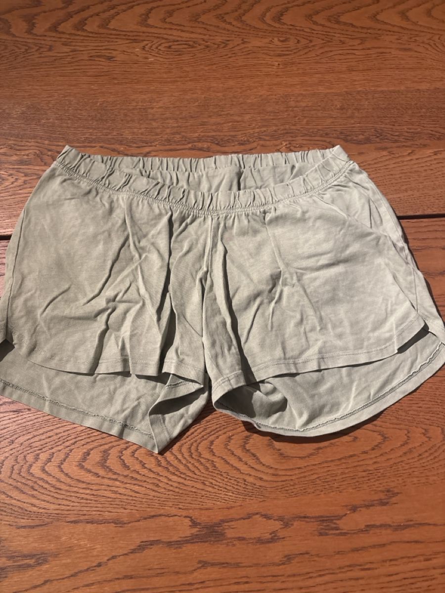 H&M Pantaloni: H&M Mama Umstandsshorts,  L – Usato da Untervaz venduto da Efri33 1