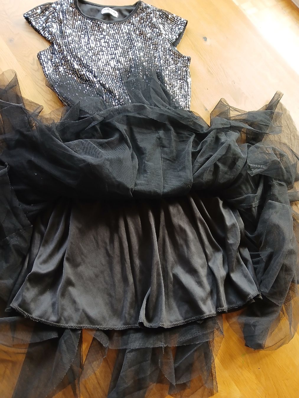Vestiti & Gonne: Schwarzes Tüllkleid mit Pailletten – Usato da Kleindöttingen venduto da Christina22 3