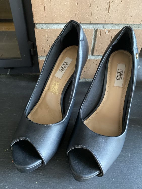 Schwarze High Heels 38 Rote Sohle Peeptoe (Gebraucht) in - Main Image