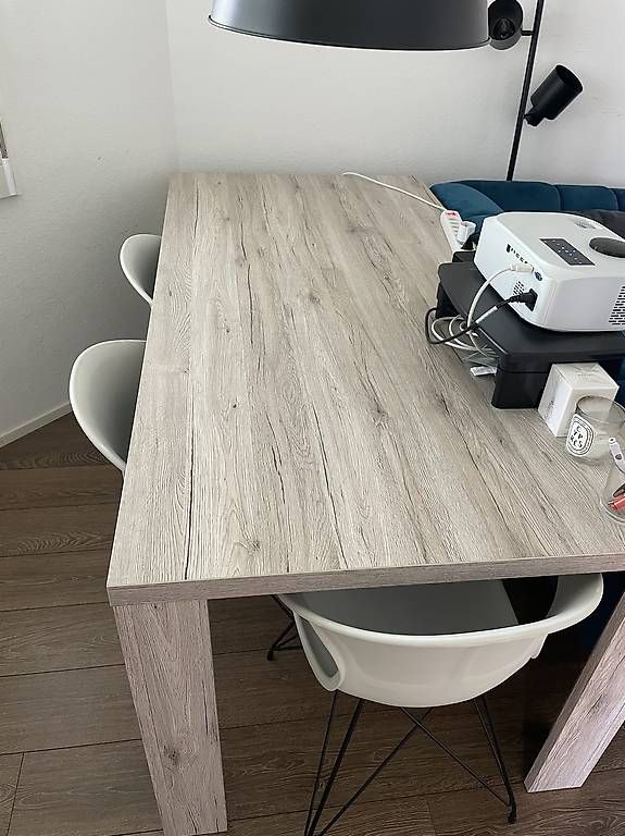 Set di tavolo e panche: Dining table with 4 chairs – Usato da Zurich venduto da Jana_CM