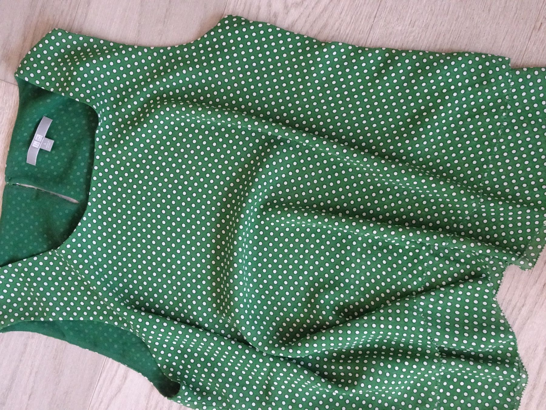 Top: Top grün mit Tupfen, Gr. 40 – Nuovo (secondo la descrizione) da Winterthur venduto da Riiita 1
