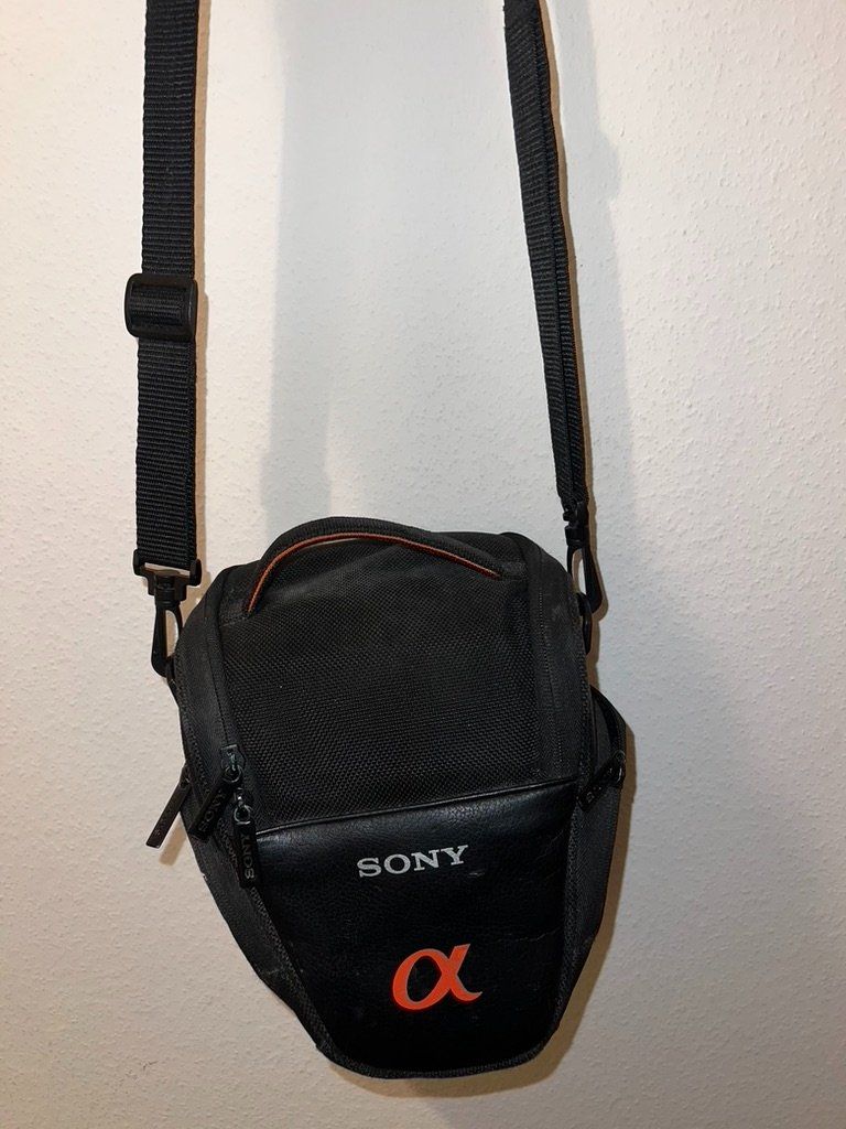 Sony Fotocamera: Digitale Sony Spiegelreflex, gebraucht, Akkuladegerät fehlt – Usato da Zürich venduto da selinamorell 1