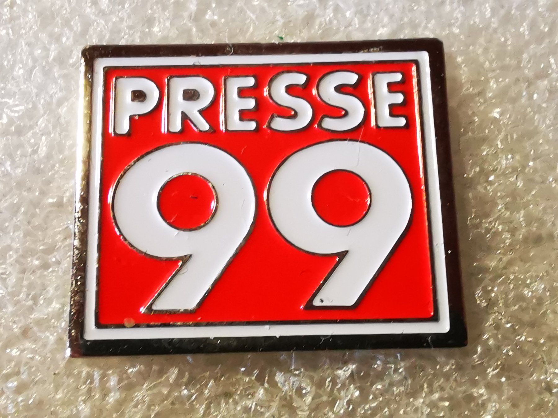 Placchette & Badge: Ansteckpin 147: Presse 99 – Usato da Oppligen venduto da Pin-Fall-Shop