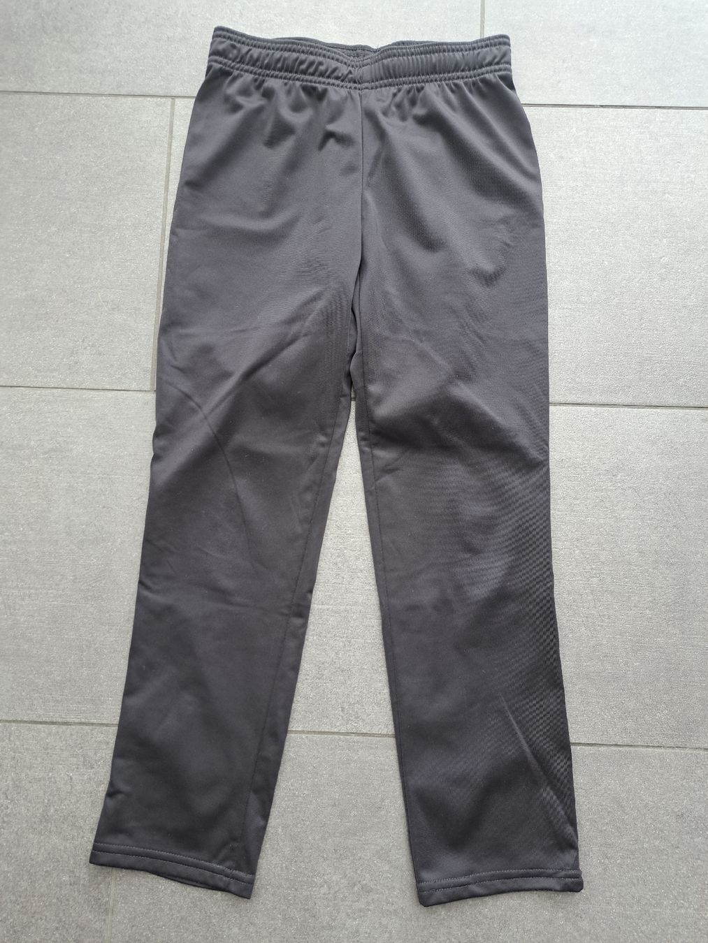 Decathlon Pantaloni: Trainerhose, Gr. 131-140cm – Usato da Seuzach venduto da nadine.baur84