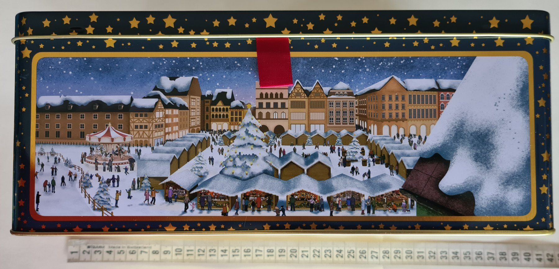 Tutte le decorazioni: 1 Biscuit Dose, 28x18x11cm, Eislauf,3D Bild, Weihnachtsmarkt – Nuovo (secondo la descrizione) da kuessnacht am rigi venduto da IceFan 4