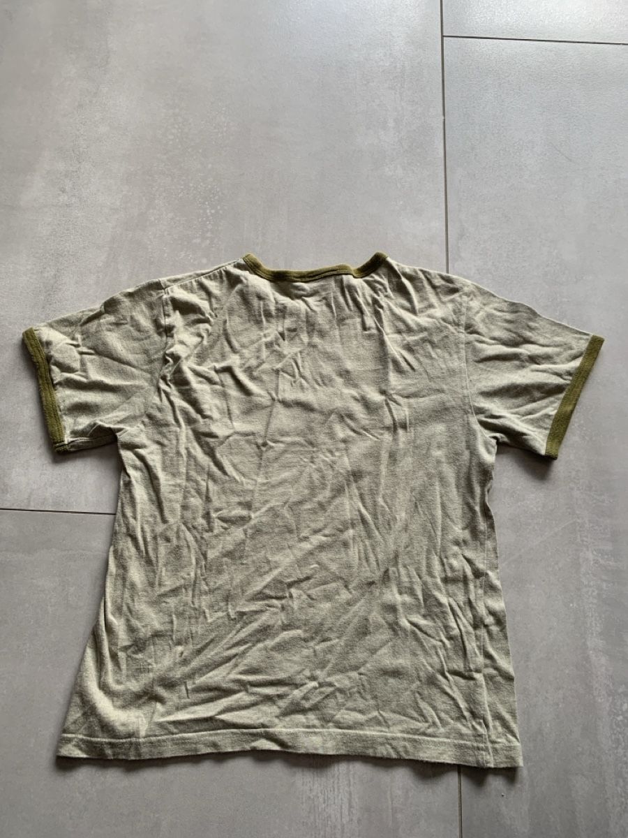 Hemden, T-Shirts & Polos: Jungen T-Shirt Grösse 128 , Bench. – Gebraucht aus Zuzwil SG von Ibohaus 1