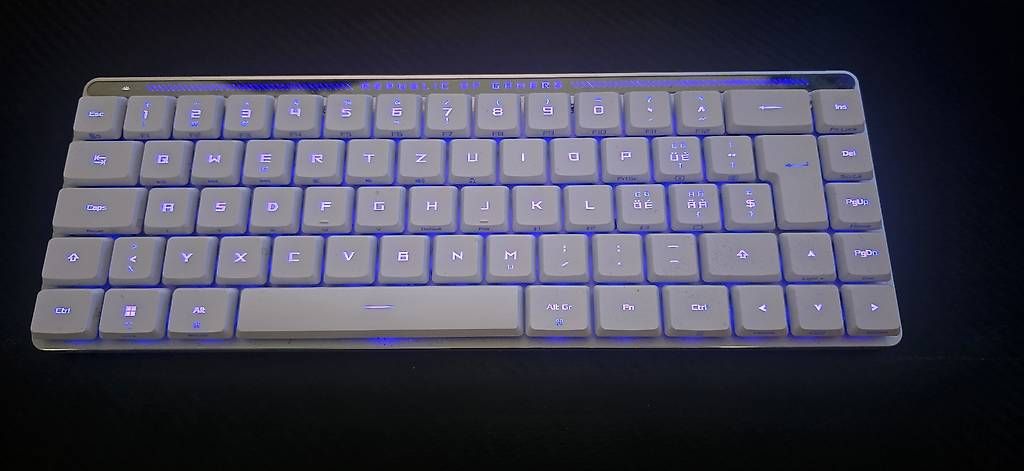 Claviers: ASUS ROG Falchion RX White – D'occasion à Neuchâtel par bap_k98s