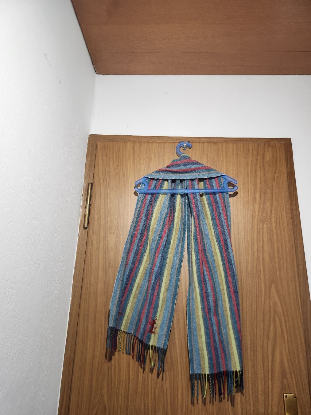 Hugo Boss Foulards, Tücher & Schals: Écharpe BOSS Hugo Boss rayée cachemire 100%  – Gebraucht aus Niedergösgen von Eva2410 1