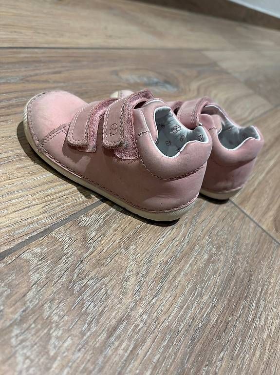 Schuhe für Mädchen: Lernlaufschuhe Mädchen  – Gebraucht aus Hunzenschwil von del_hzv7 4
