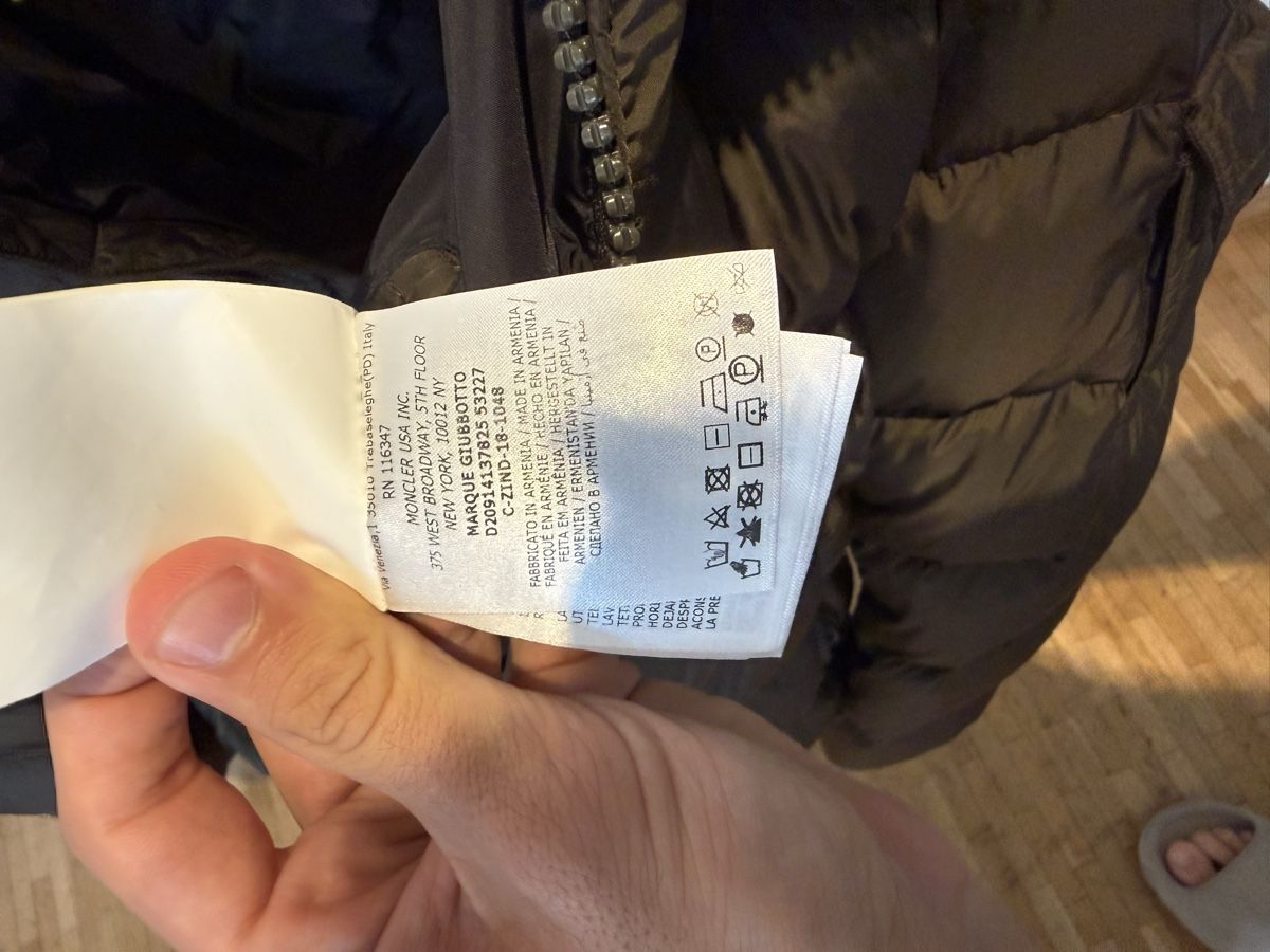 Moncler Giacche: Moncler Khaki Down Jacket Coyote Fur – Nuovo (secondo la descrizione) da Genève venduto da SG_73 3