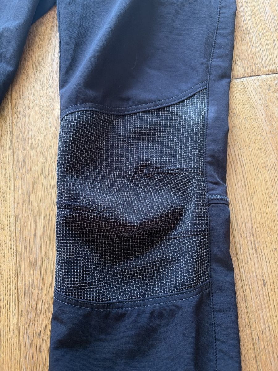 CMP Pantaloni: CMP Wanderhose schwarz Grösse 140 – Usato da Wilen b. Wil venduto da b-mountain 1