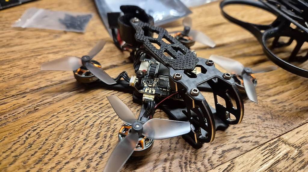 FpV T-Cube 18/Pavo femto mit Lava 450mah (Gebraucht) in Landquart für ...