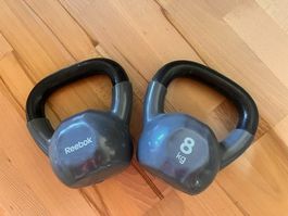 Reebok Kettlebell Set 2 × 8 kg – grau/schwarz
