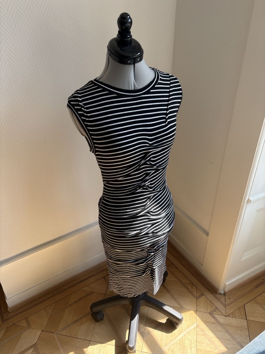 Vestiti: Robe rayée noire et blanche taille S bon état – Usato da Genève venduto da fan_5n8s