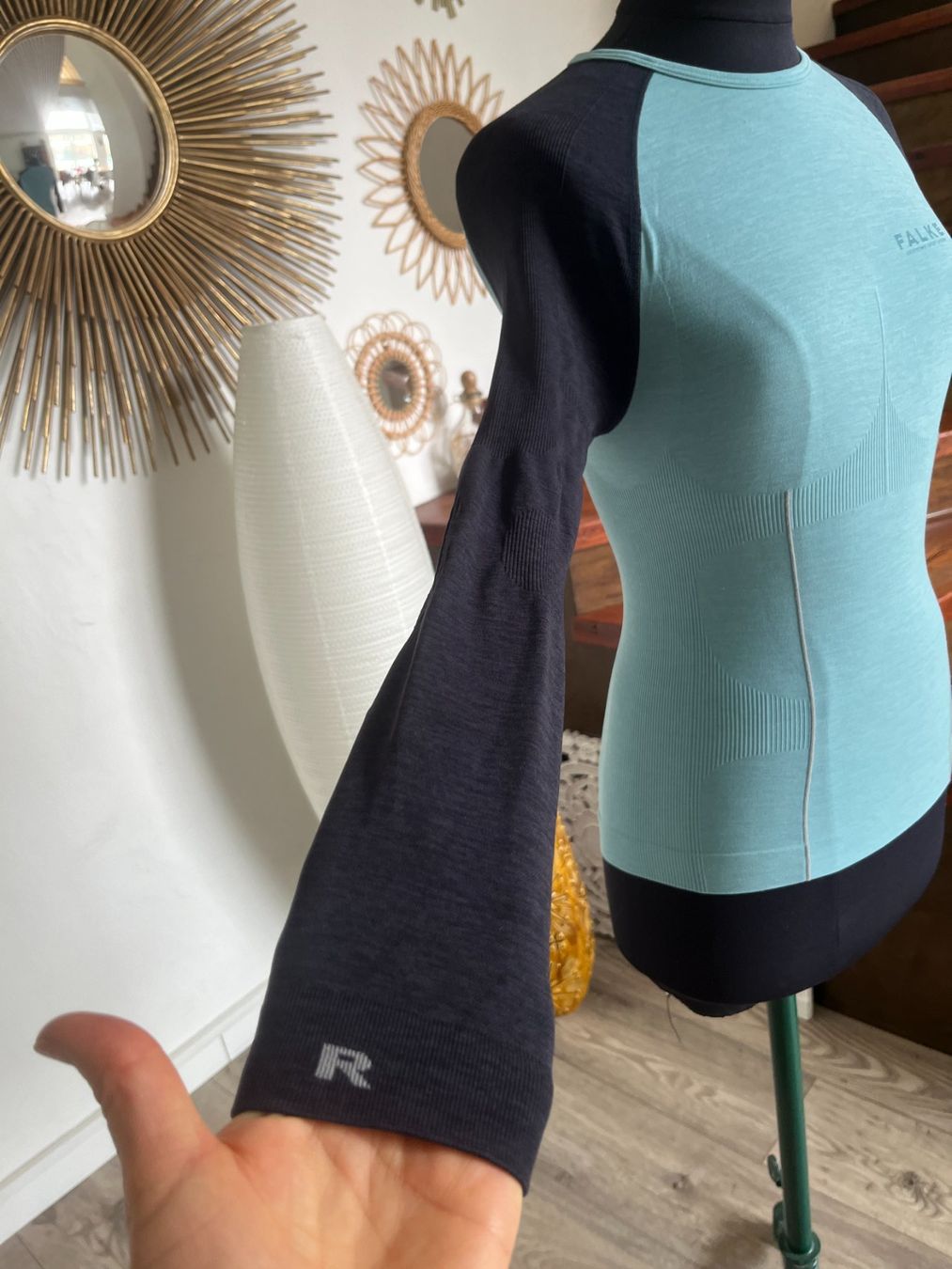 Falke Maglioni & Felpe: Pull de sport FALKE S – Usato da Seiry venduto da vanille08 5