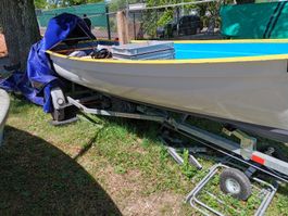 Stüssi-Anhänger mit Boot von Nussbaumer, Oberägeri, Zug