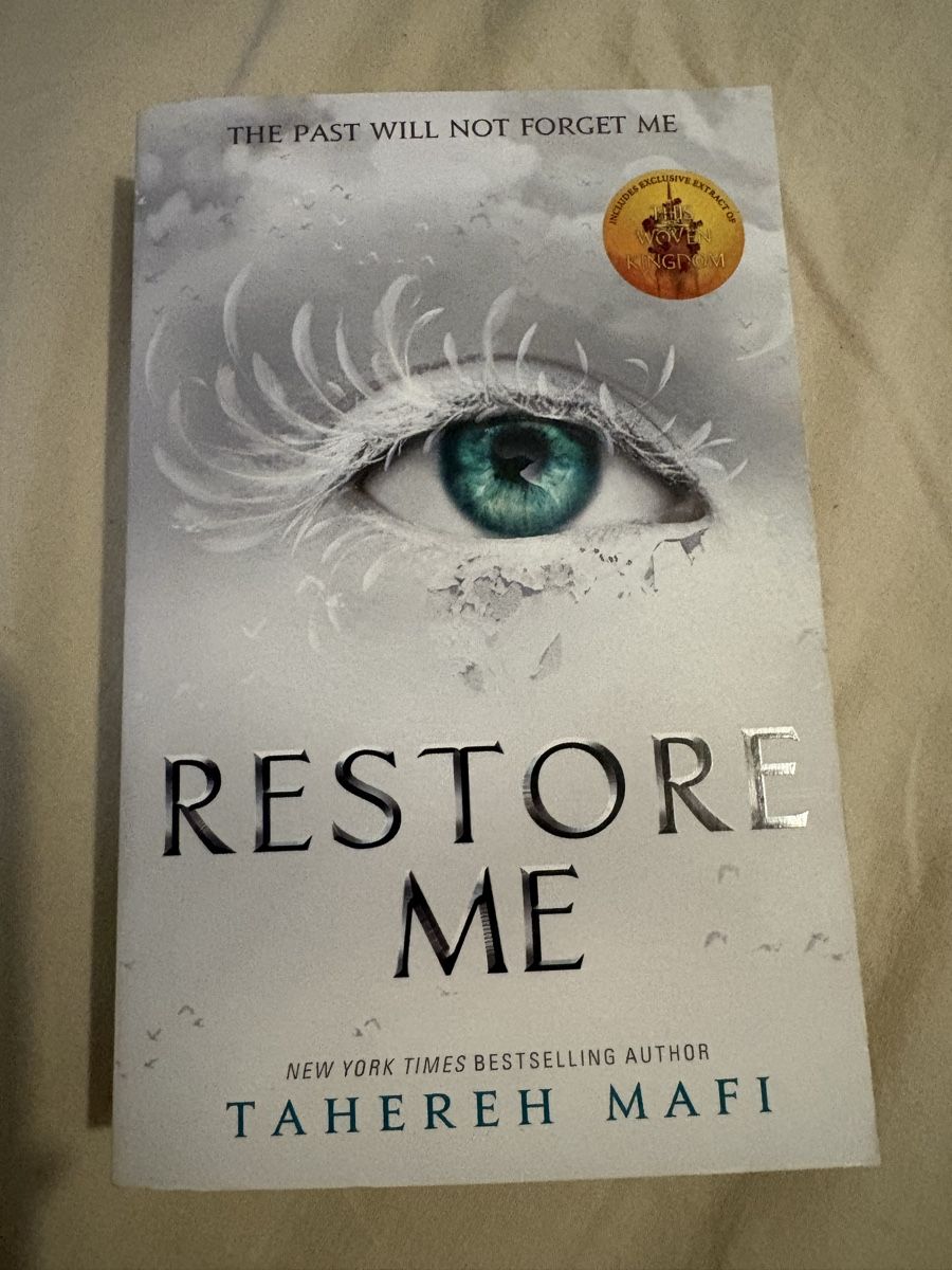 Libri: series Book 4 - Restore me by Tahereh Mafi – Usato da Penthalaz venduto da _Meg_