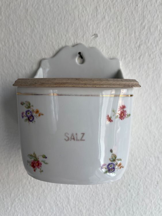 Salzkeller Aus Akazienholz – Mit Magnetischem Drehdeckel & Eingebautem Löffel, 9x9x7 Cm