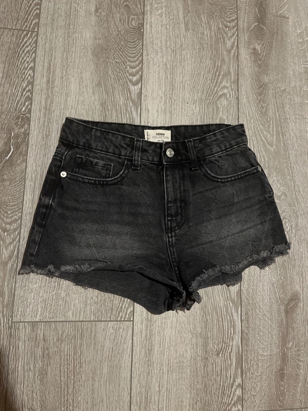Tally Weijl Pantaloni: Short noir – Usato da Le Locle venduto da Ophelhugy
