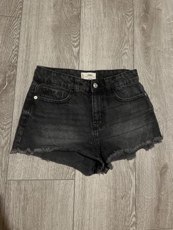 Short noir
