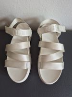UGG Sandalen weiss mit Riemen und Plateausohle Grösse 41