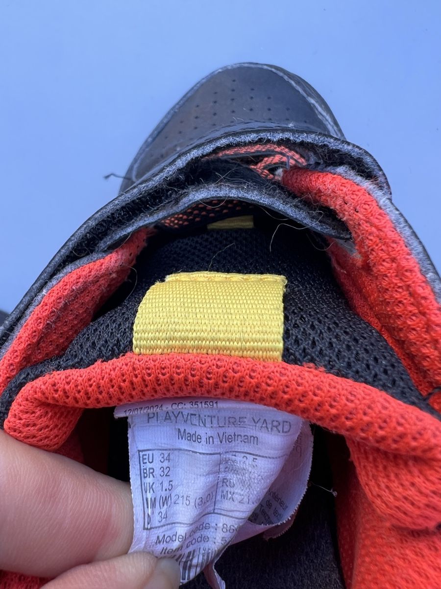 Decathlon Scarpe per ragazzi: Hallenturnschuhe Gr. 34 – Usato da Heiligkreuz (Mels) venduto da fodo 4