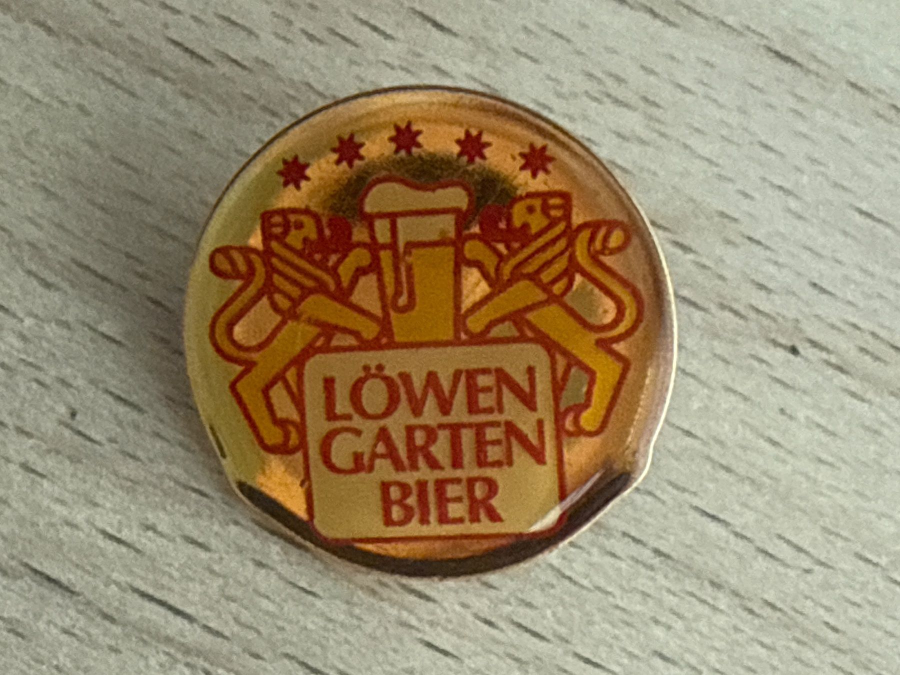 Plaketten & Abzeichen: Pin Löwen Garten Bier – Gebraucht aus Glattbrugg von Schweigmatt