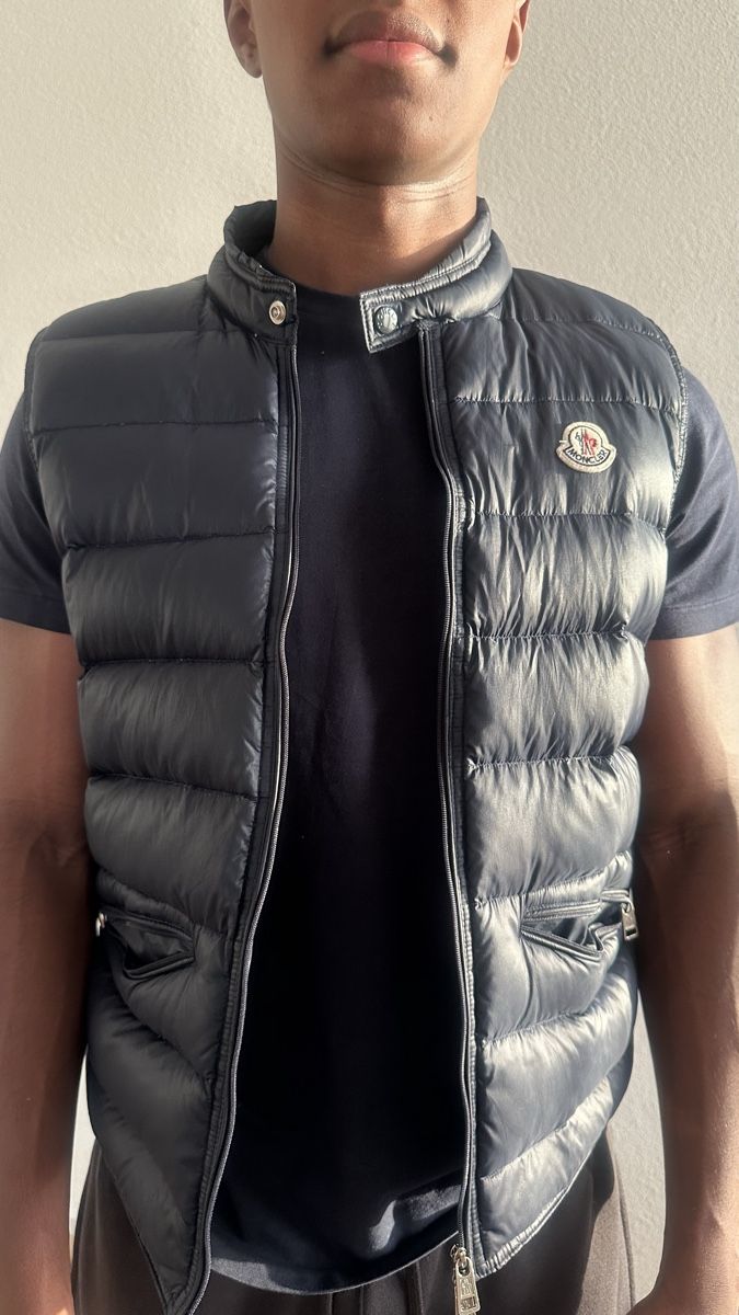 Moncler Gilet & Giacche: Moncler Vest Blau – Usato da Kloten venduto da jahrellnicholai