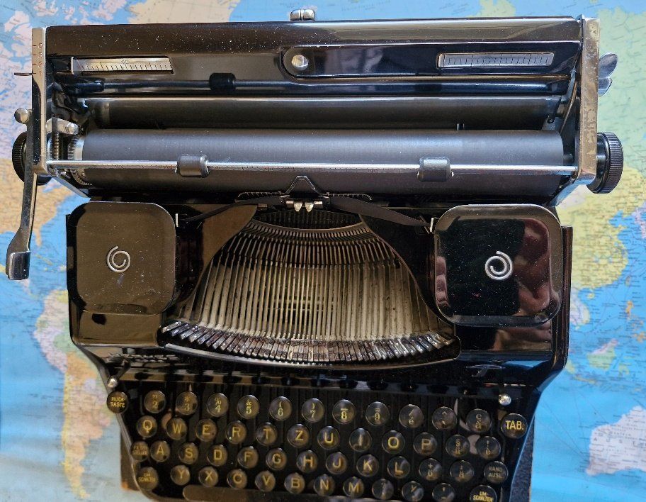 Hermès Macchine da scrivere: Antike Schreibmaschine HERMES 2000 – Usato da Gerzensee venduto da Neggimann 3