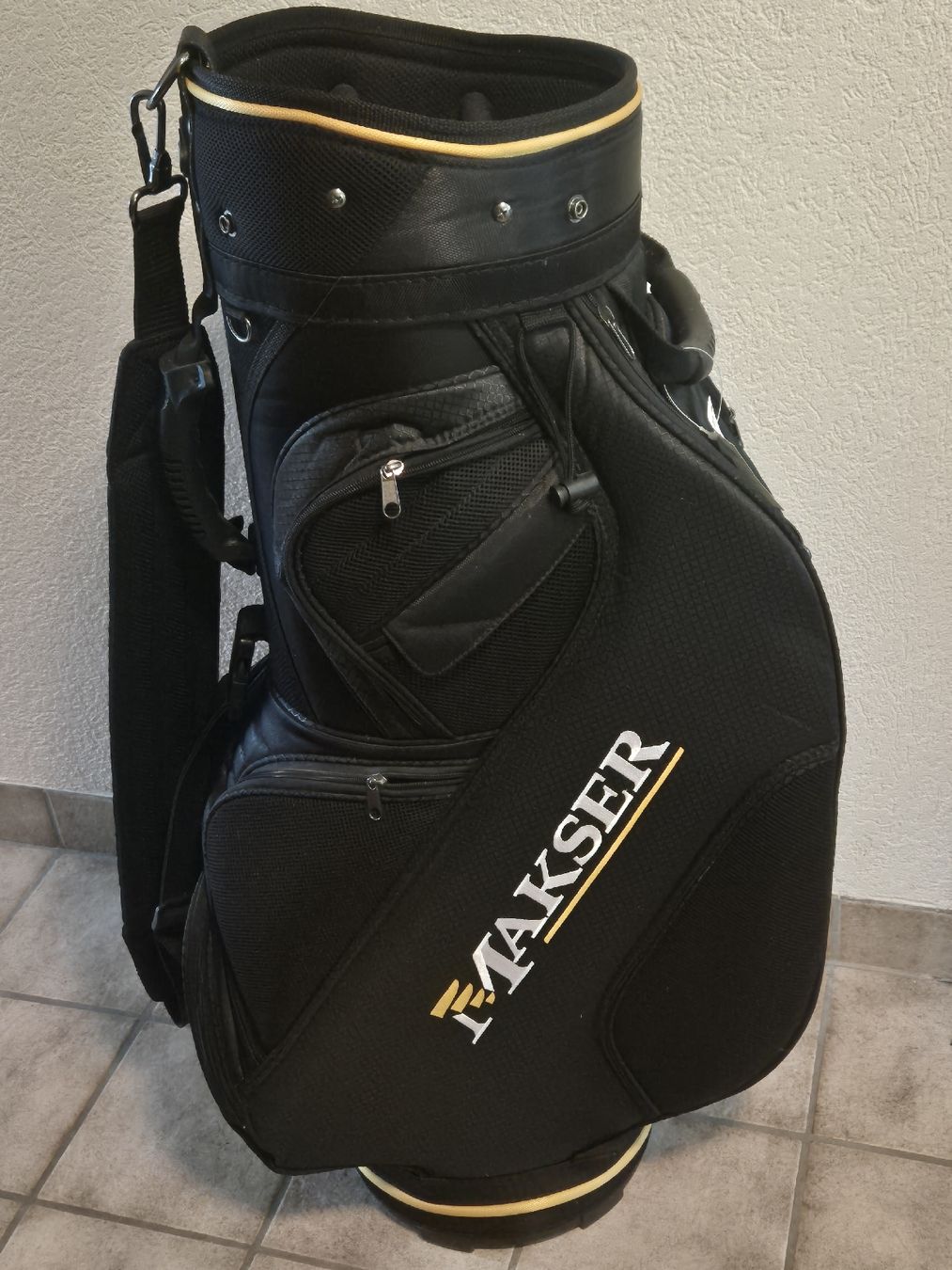 Taschen: Golfbag Makser schwarz neu mit Etikett – Neu (gemäss Beschreibung) aus Stettlen von Waldwichtel
