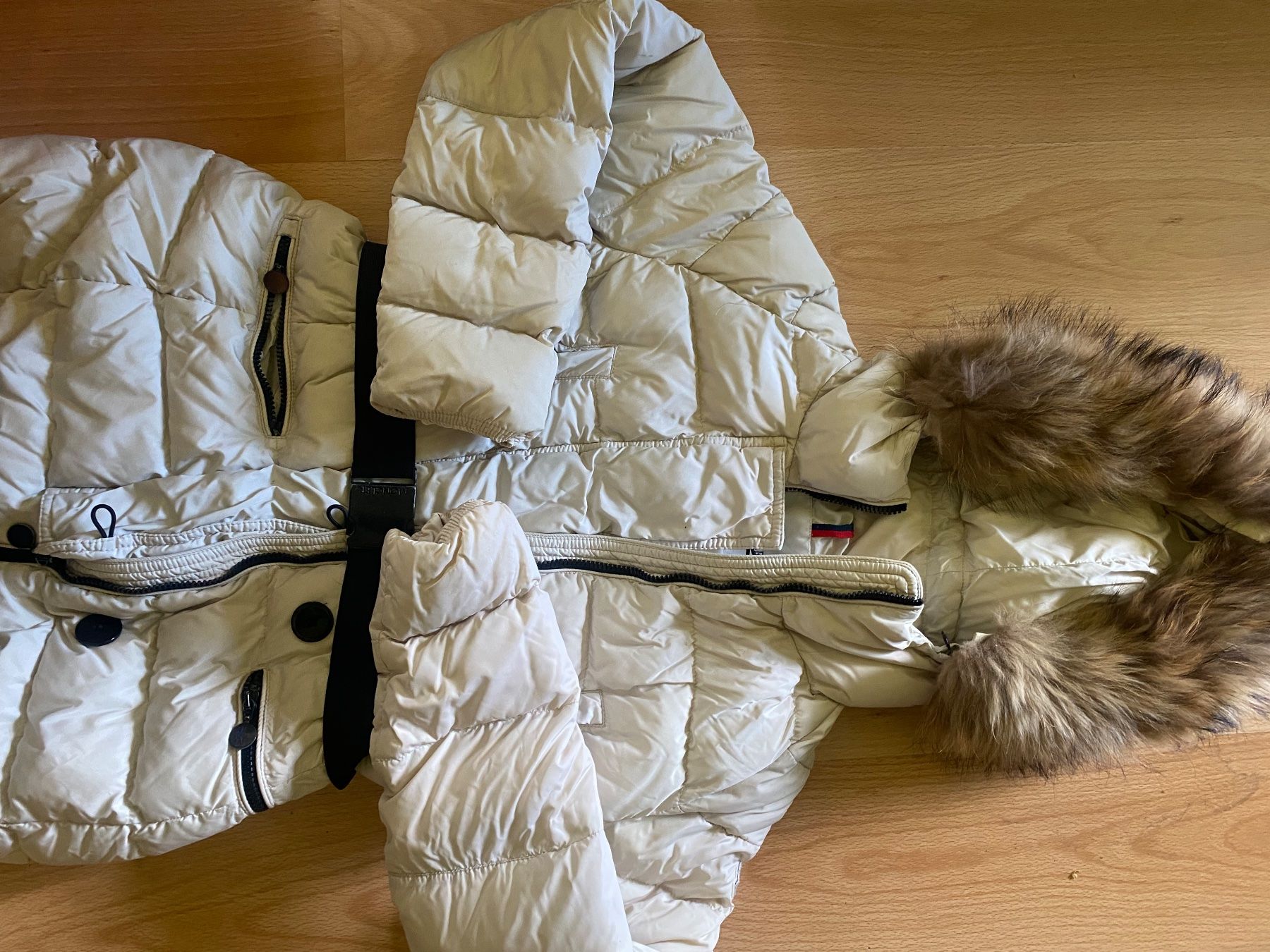 Moncler Giacche: veste Moncler – Nuovo (secondo la descrizione) da Préverenges venduto da cha_jrn9