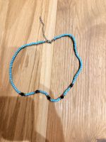 Halskette mit blauen Perlen und schwarzen Akzenten neu