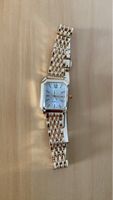 Montre bracelet dorée élégante pour femme, parfait état