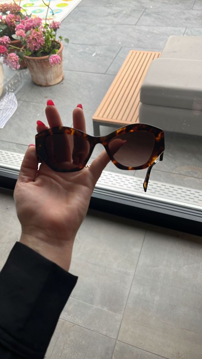 Prada Occhiali & Lenti: Prada Sunglasses – Usato da Burg AG venduto da sha_f257 2