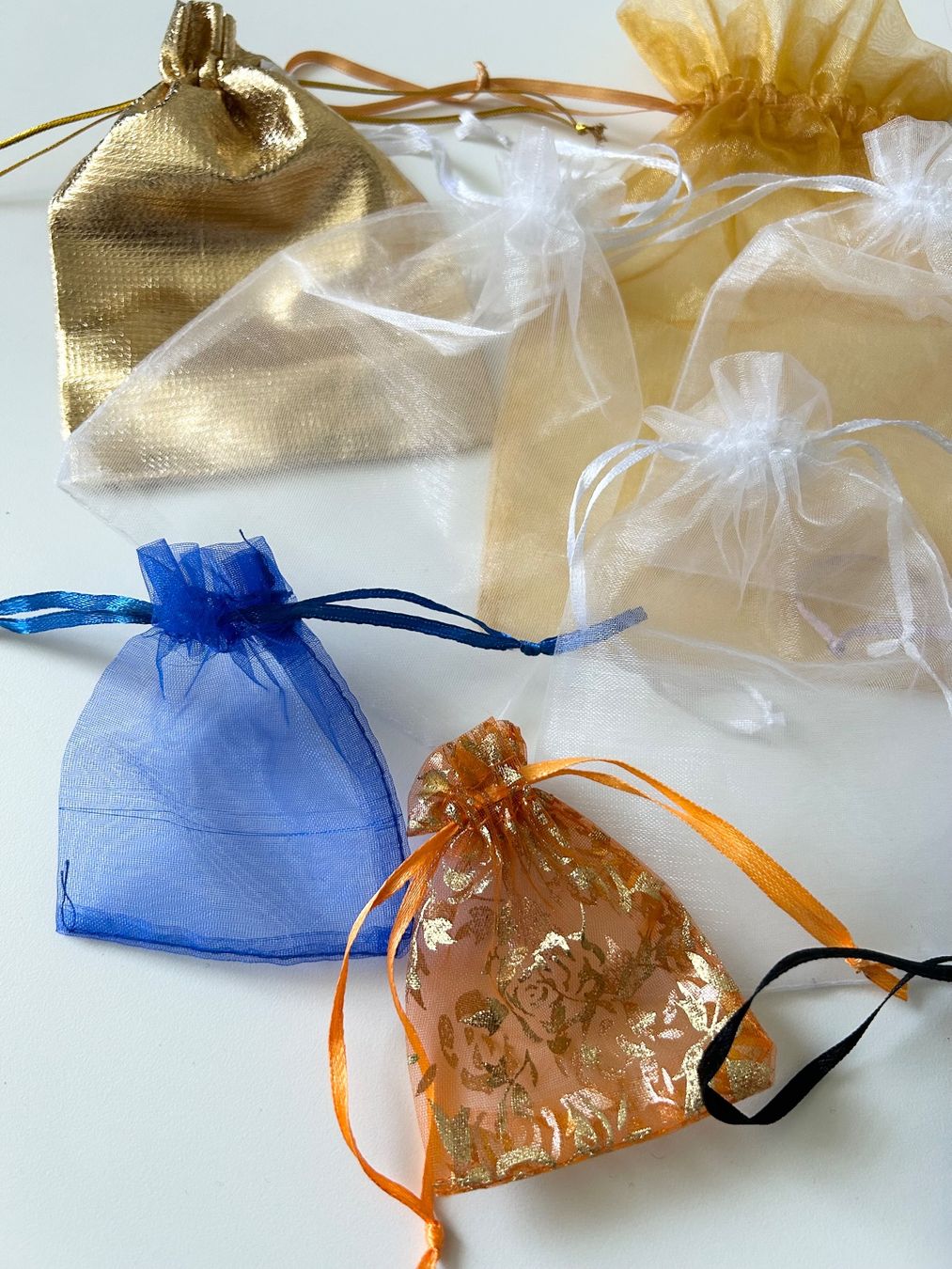 Tessuti: 9 Geschenkssäckchen, Organza Beutel – Usato da Gunten venduto da starfish3 1