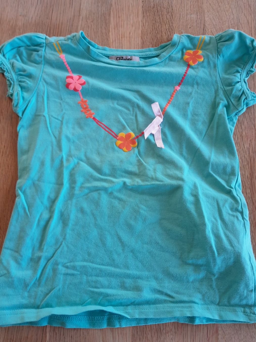 Blusen, T-Shirts & Tops: Mädchen shirt  122 – Gebraucht aus Worb von Osterthal