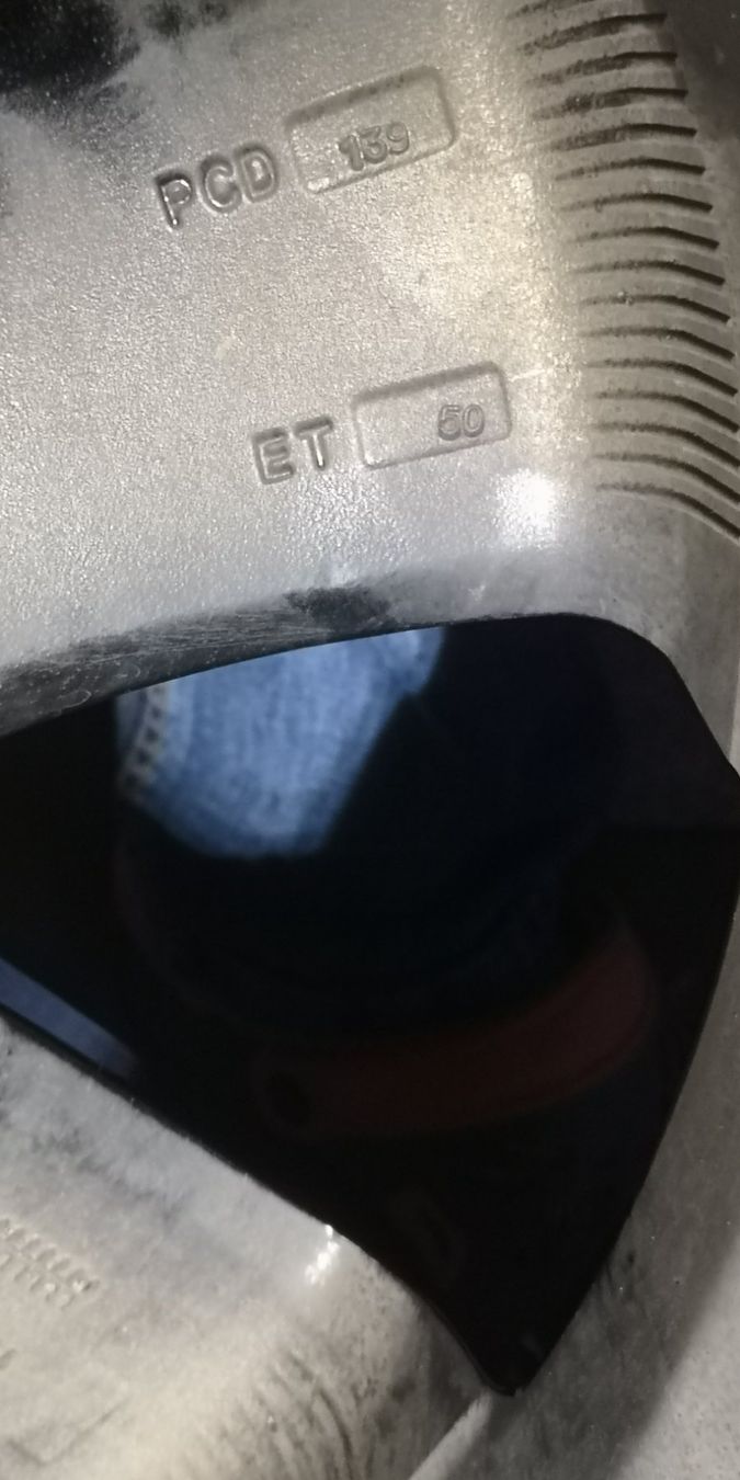 Ford Felgen: Reifen mit Allufelgen – Gebraucht aus Reinach BL von veb_c2b7 4