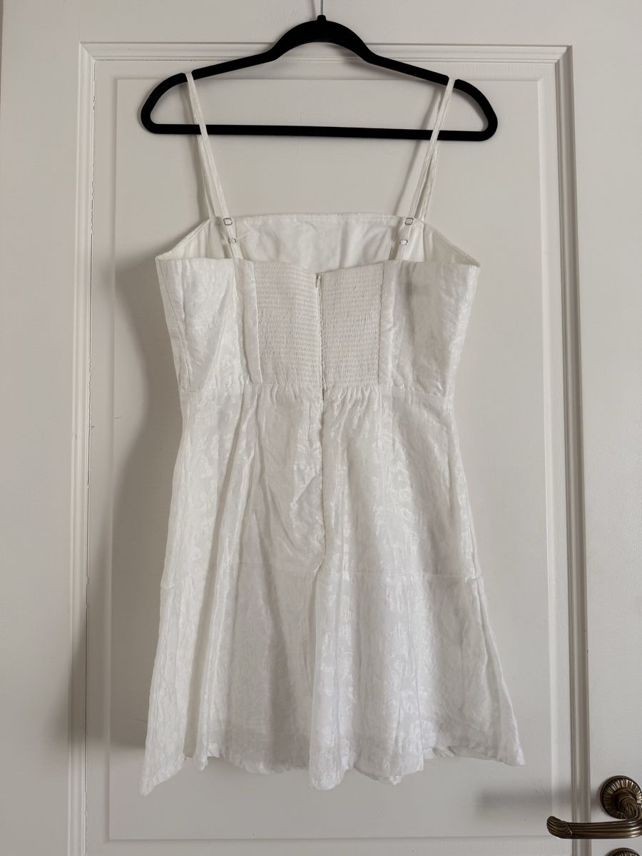 Kookai Kleider: Kookai White Mini Dress – Gebraucht aus Corsier-sur-Vevey von Kristina.Nova 1