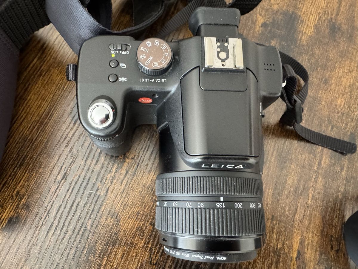 Leica Fotocamera: Leica v-lux1 Digitalkamera – Usato da Zunzgen venduto da milesdavis76 2