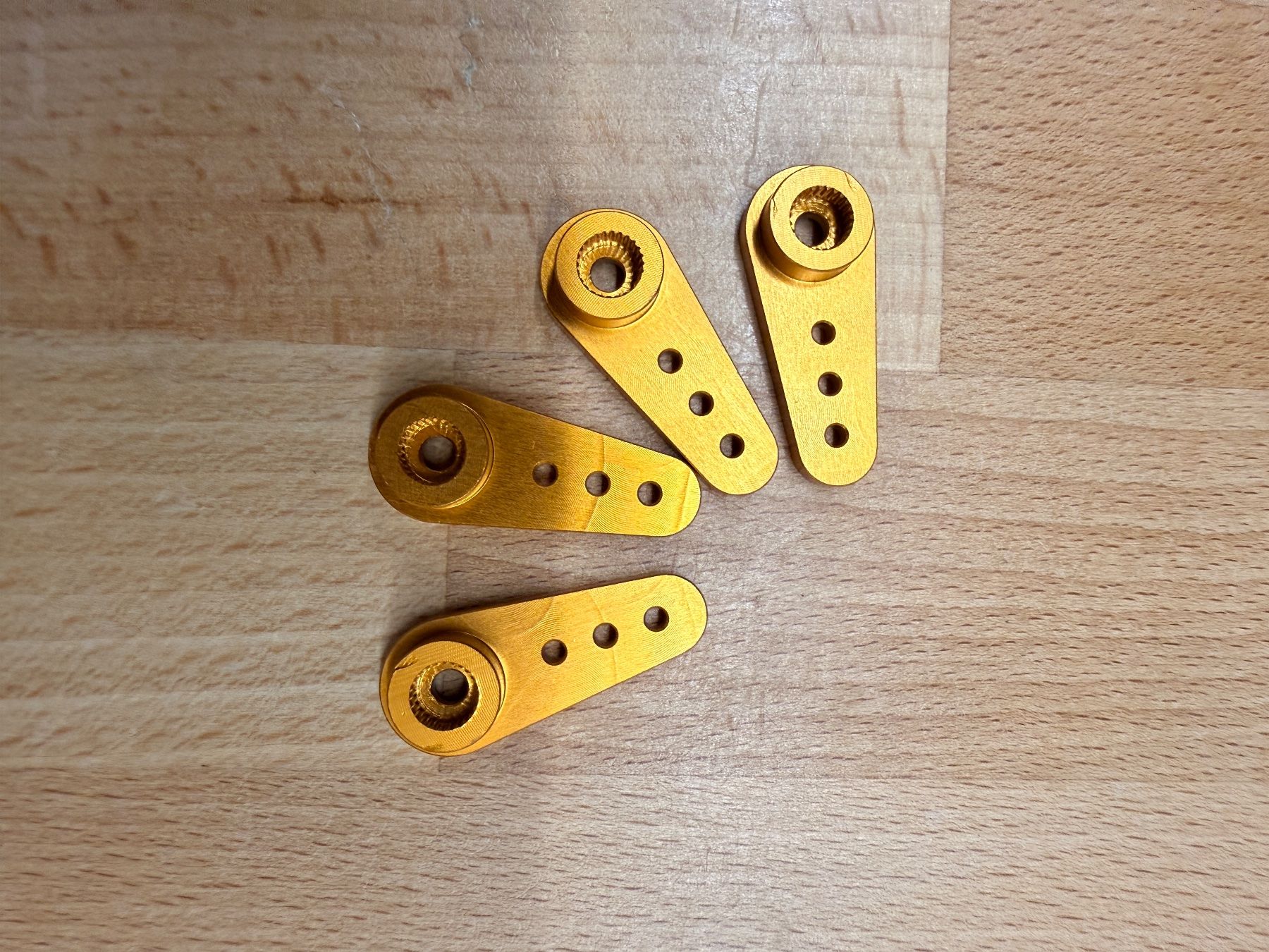 Modellismo RC: Alu Servohebel 4stk. – Nuovo (secondo la descrizione) da Diessbach b. Büren venduto da babs92 1