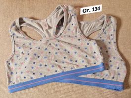 2 Mädchen Sport BHs Gr. 134 mit Sternenmuster-WIE NEU!