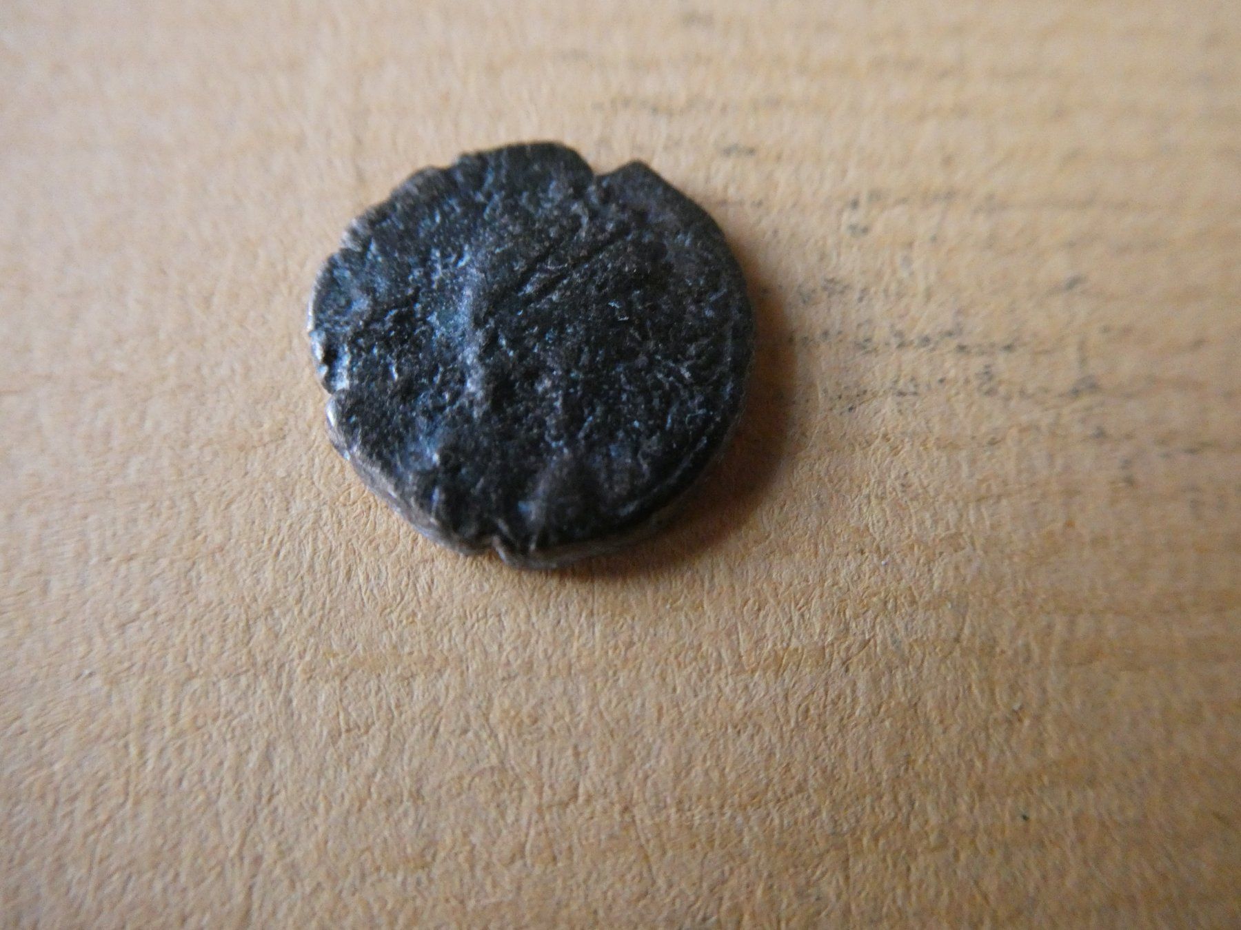 Tutti le monete: uralte   Bronzemünze    12 mm  1.20 g – Usato da Hinterforst venduto da Rohusri